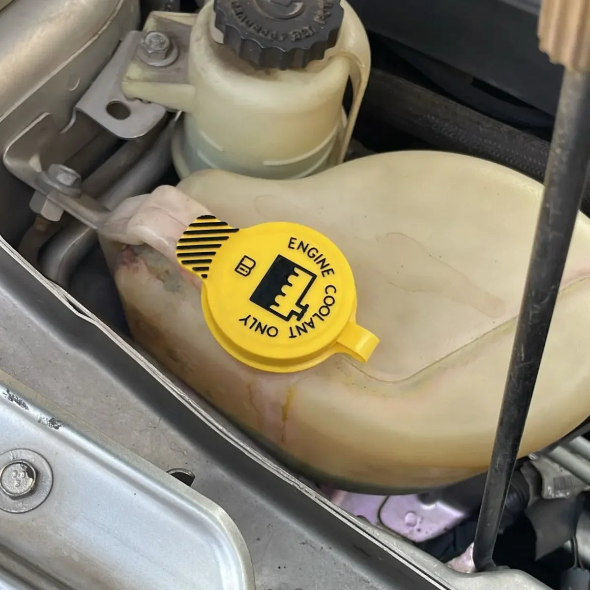 55056382AA Car Radiator Coolant Reservoir Expansion Tank Cap